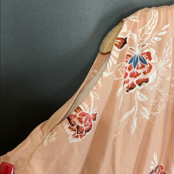 🍍4/$10🍍Cold shoulder top - Picture 8 of 8